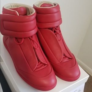 MAISON MARGIELA “BASIC FUTURE”